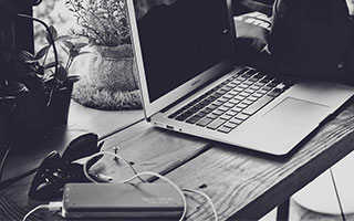 国家卫健委主任雷海潮：今年将发放育儿补贴，有关操作方案正在起草|界面新闻 · 快讯